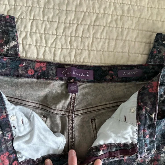 Size 10 women’s floral jeans. Gloria Vanderbilt Brand. - Picture 2 of 2